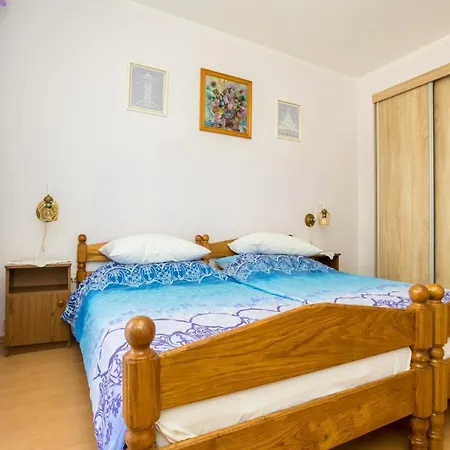 Filosevic By El-pi Tours ニヴィーチェ