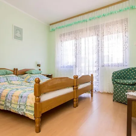 アパート Filosevic By El-pi Tours ニヴィーチェ