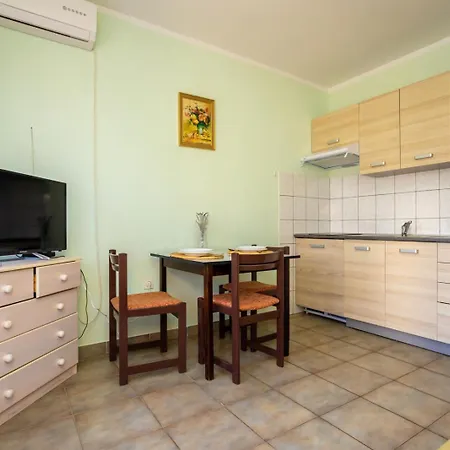 Filosevic By El-pi Tours ニヴィーチェ