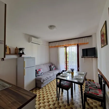 Filosevic By El-pi Tours * ニヴィーチェ