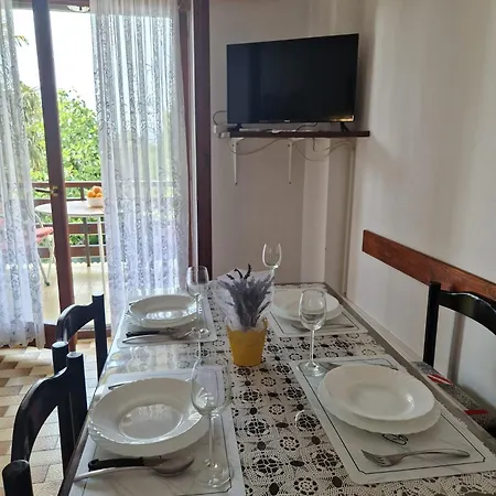 Filosevic By El-pi Tours アパート ニヴィーチェ